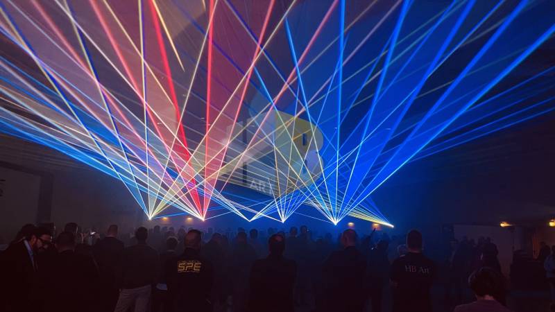 Création d'un show laser personnalisé avec mapping laser pour votre soirée évènementielle à Cannes la Croisette